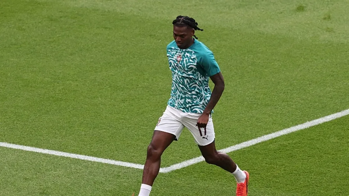 Milan'dan flaş Leao kararı! Fenerbahçe ve Galatasaray'a ilettiler
