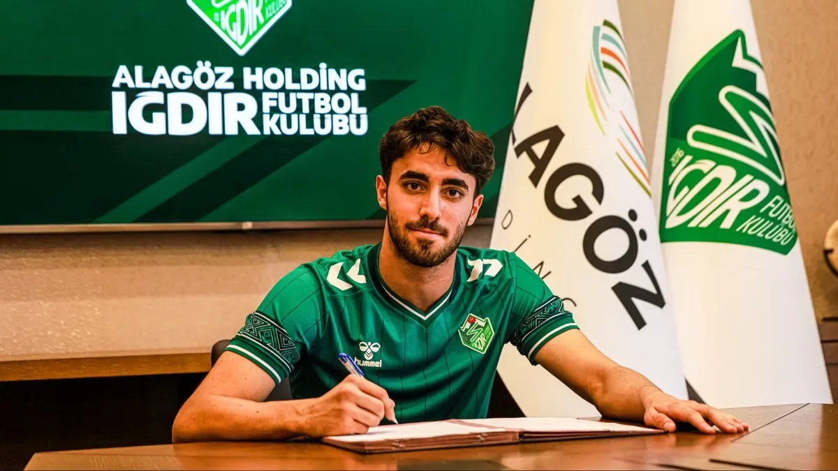 Trabzonspor'da Arda Öztürk, Iğdır FK'ya kiralandı
