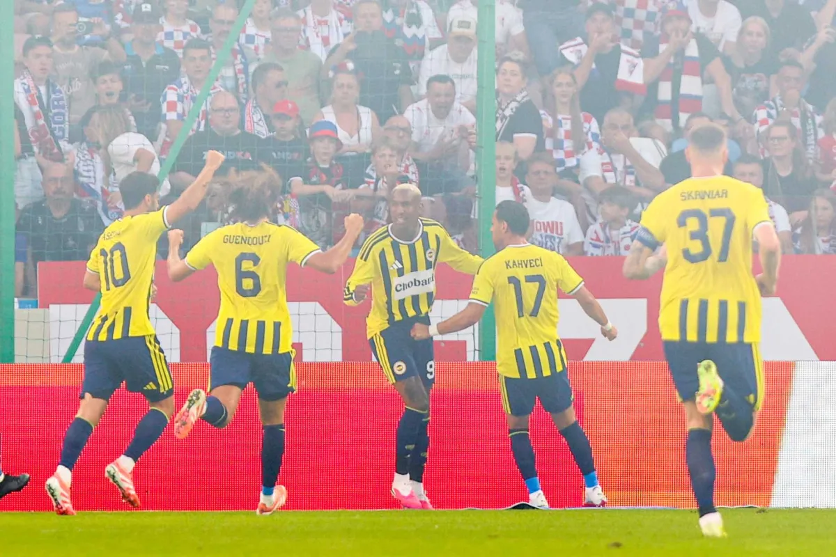 Fenerbahçe'nin UEFA listesi belli oldu, iki isim dışarıda kaldı