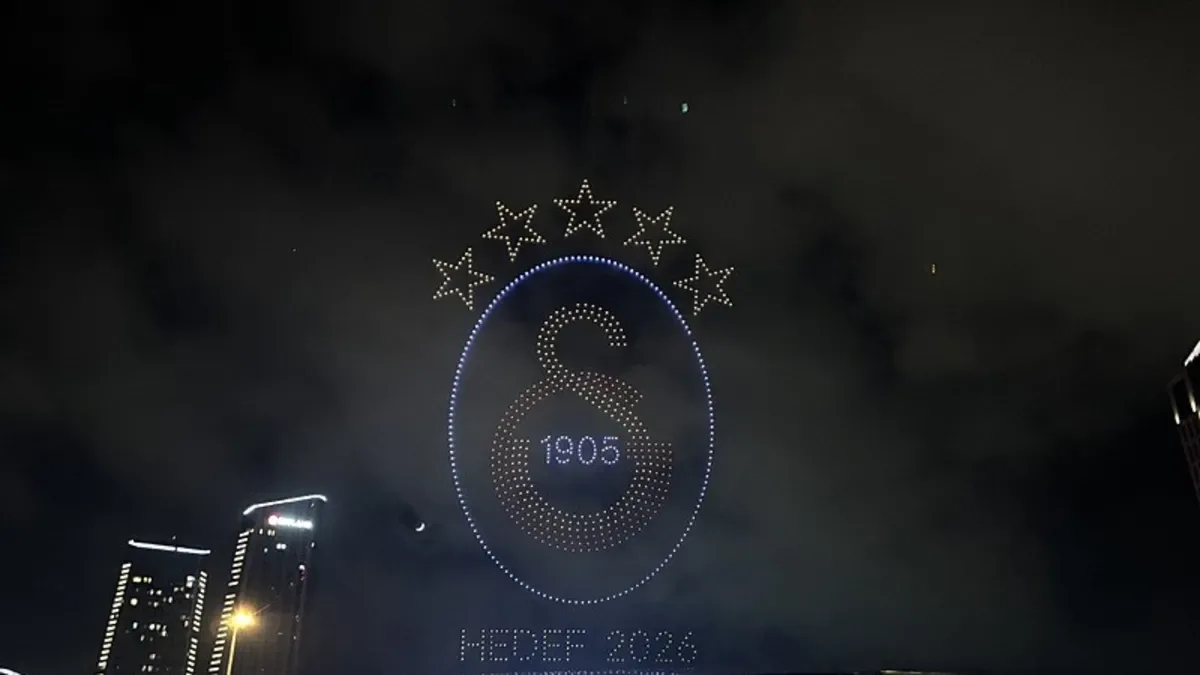 Galatasaray'dan görsel şölen! 5. yıldız drone'larla kutlandı