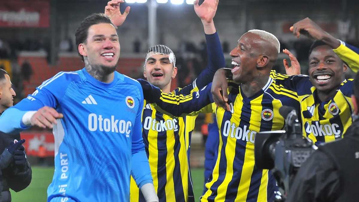 Yıldız futbolcu İstanbul'u terk edecek mi? Sürpriz mesaj