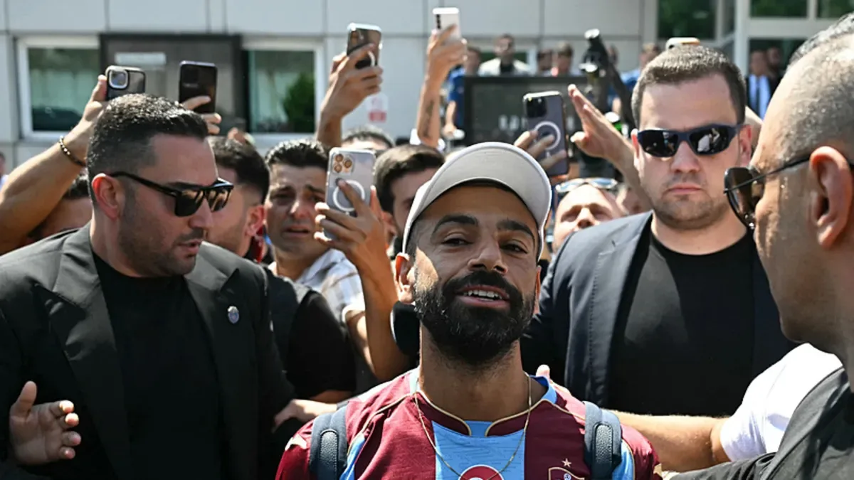 SON DAKİKA | Mohamed Salah, Trabzon'a gidiyor! Havaalanında çılgın karşılama