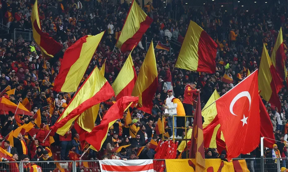 Tribünlerden Dursun Özbek'e tepki