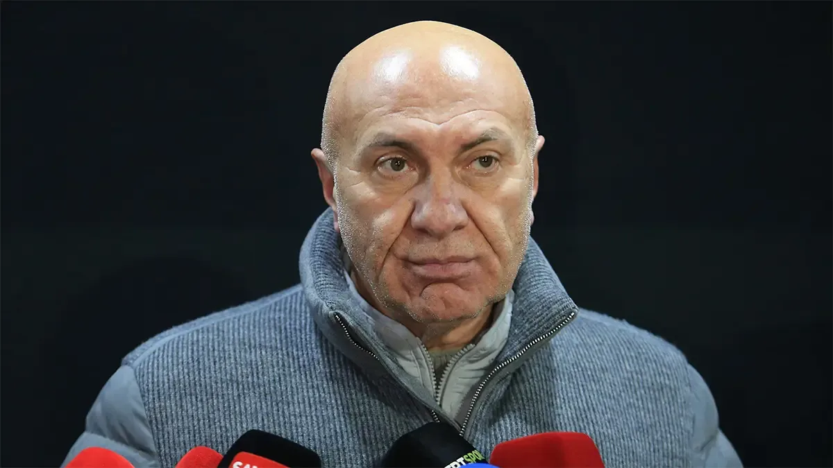 "Nihayet" diyerek gece yarısı flaş transferi duyurdu