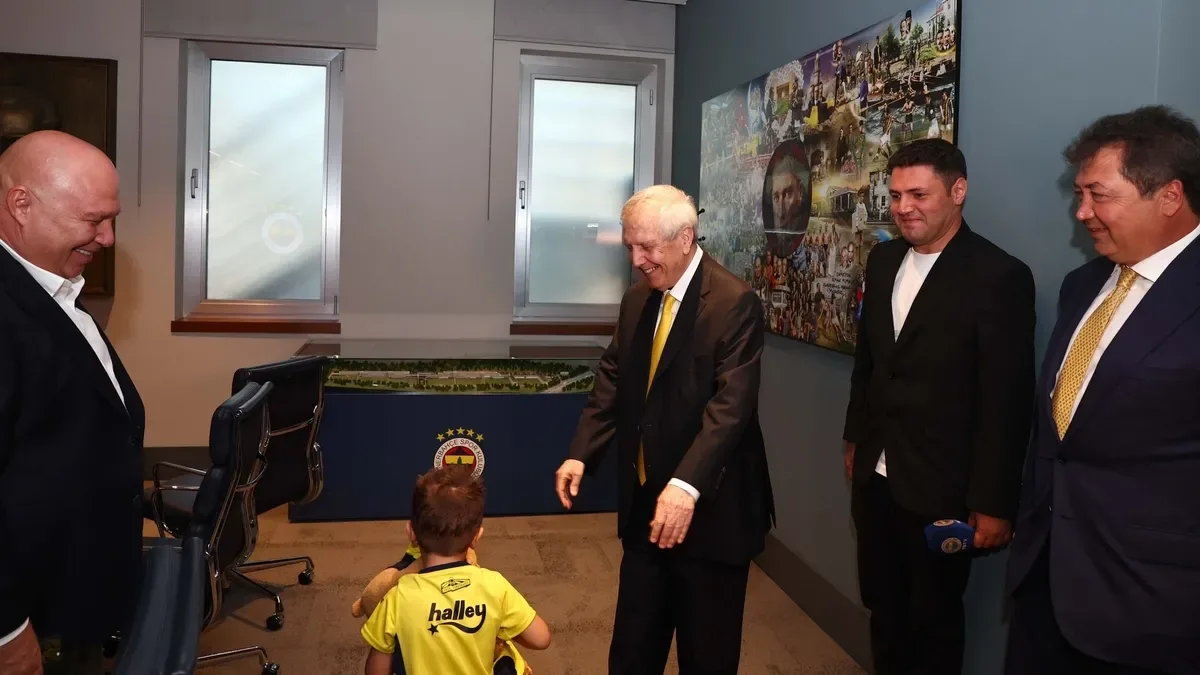 Fenerbahçeli Minik taraftar Göktuğ Alımcı, Aziz Yıldırım ve yöneticilerle buluştu!
