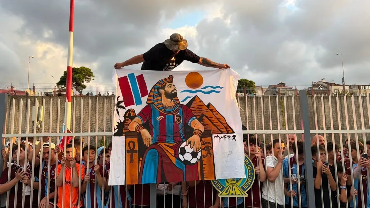 Trabzon'da Mohamed Salah coşkusu! Havalimanına akın ettiler