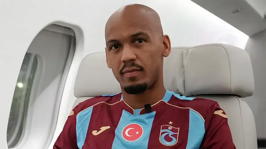 Yeni transfer imzaya geliyor! Uçaktan ilk mesajı verdi