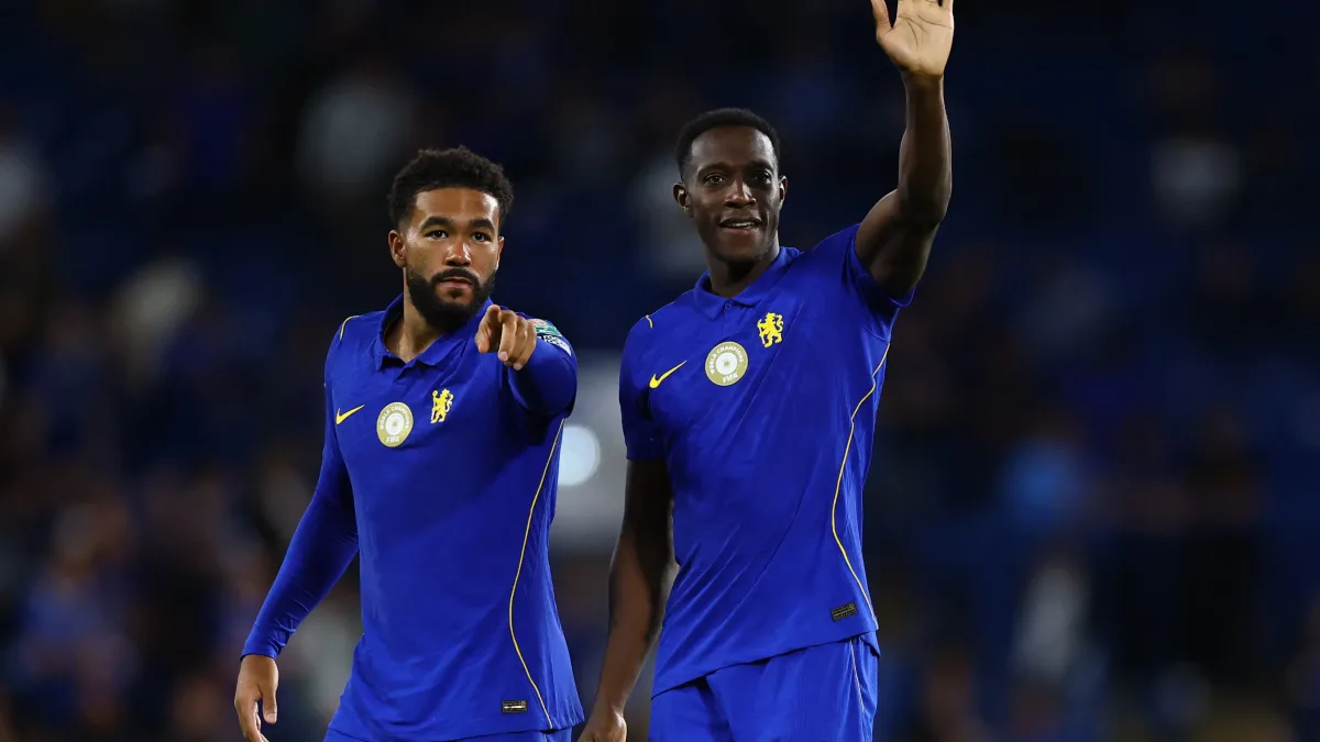 Chelsea, ikinci yarıda bulduğu gollerle turladı: Welbeck siftahı yaptı