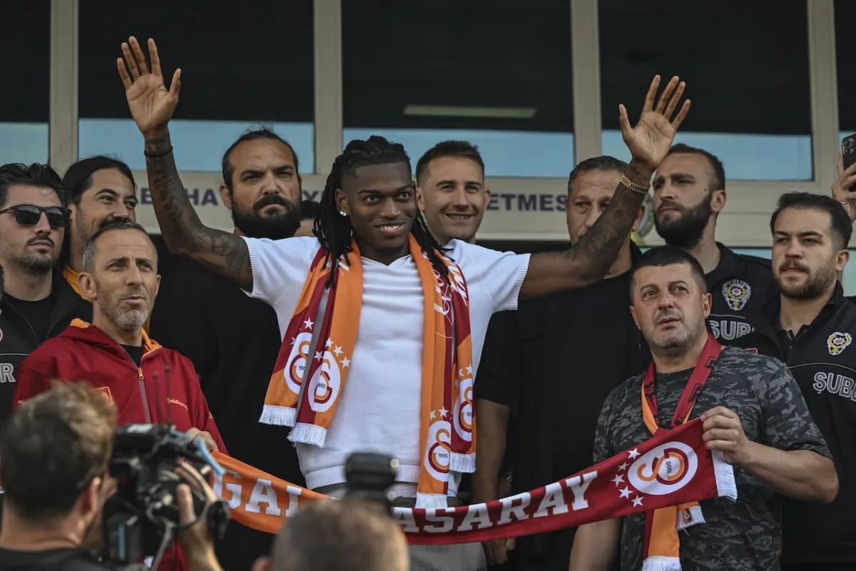 Galatasaray Leao'yu resmen açıkladı! Yıldız oyuncudan ilk sözler