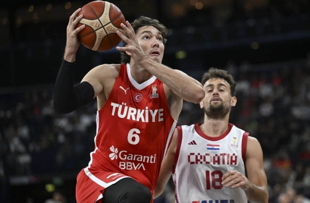 12 Dev Adam, Hırvatistan'a 95-94 kaybetti