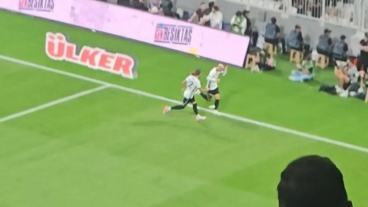 Beşiktaş'ta Vaclav Cerny'den tribünlere yine tepki!