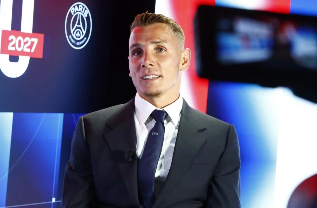 Lucas Digne resmen PSG'de