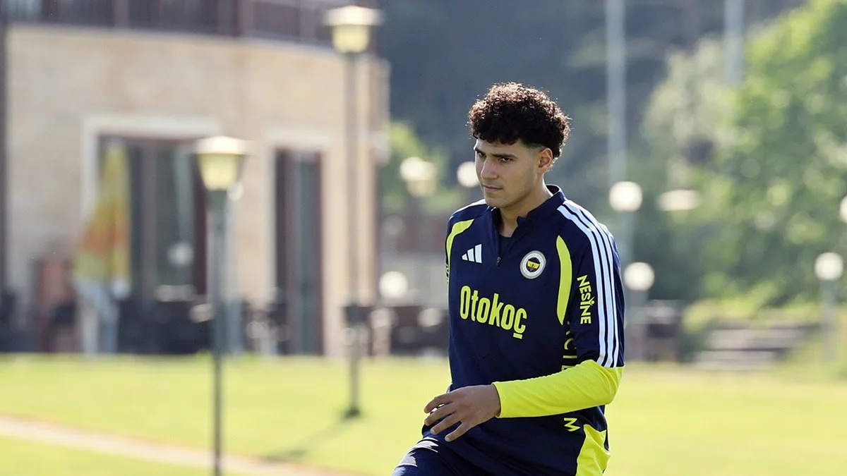 Fenerbahçe'de peş peşe ayrılıklar! Bir günde 3 isme veda edildi