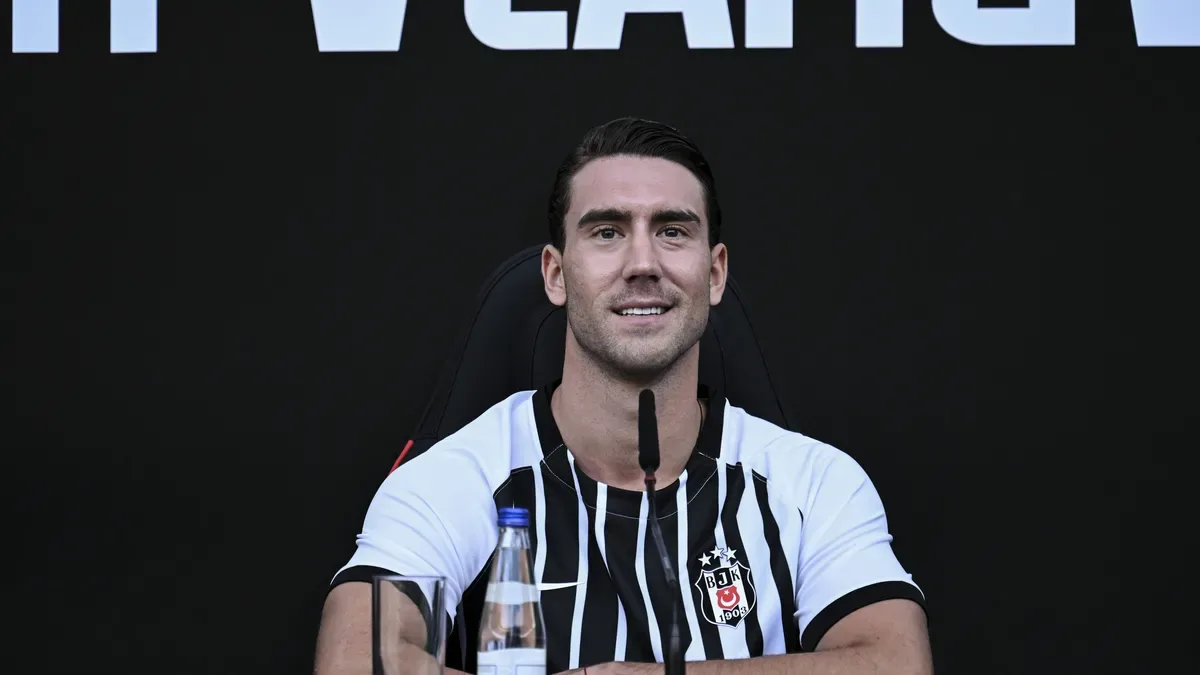 Beşiktaş'ta Vlahovic için imza töreni düzenlendi!