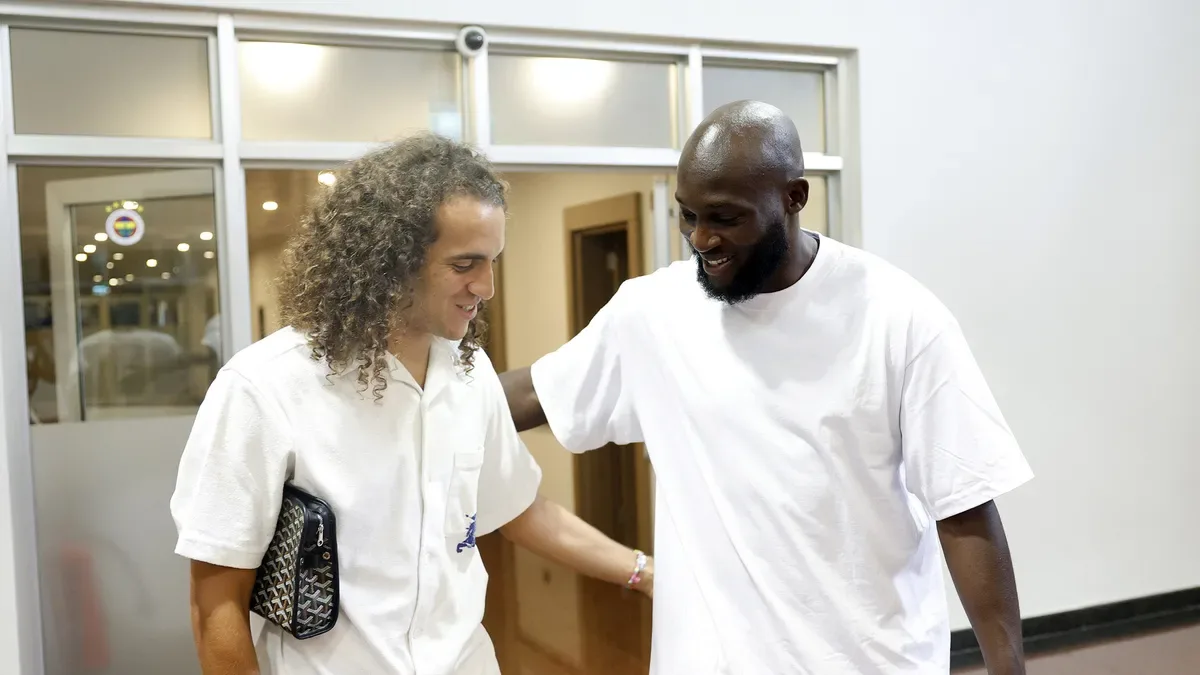 Fenerbahçe'de yeni transfer Romelu Lukaku tesisleri gezdi