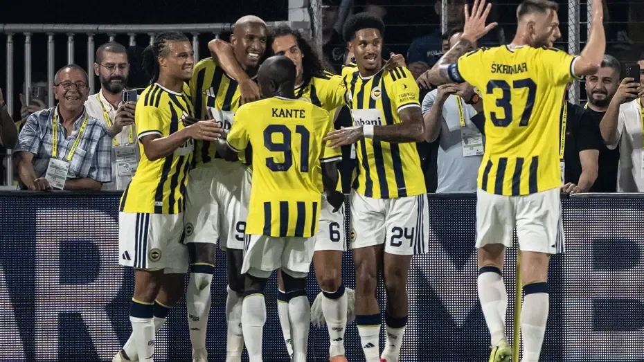 Fenerbahçe'de şok sakatlık: Gözyaşlarını tutamadı, sedyeyle oyundan çıktı