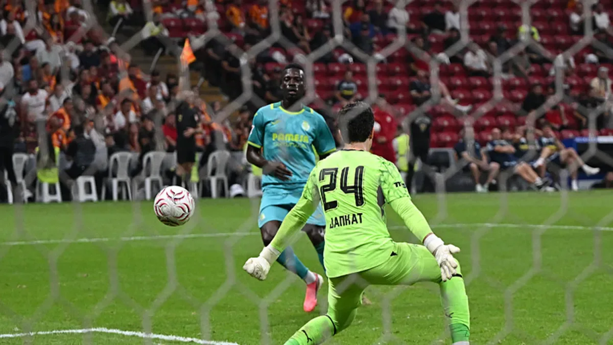 Galatasaray'dan o isim için flaş karar! Yeni sezonda takımda tutulacak