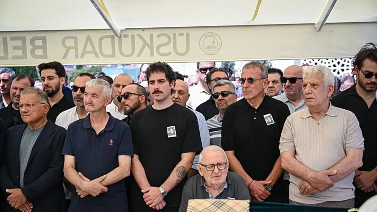 Teknik direktör Abdullah Avcı'nın vefat eden annesi son yolculuğuna uğurlandı