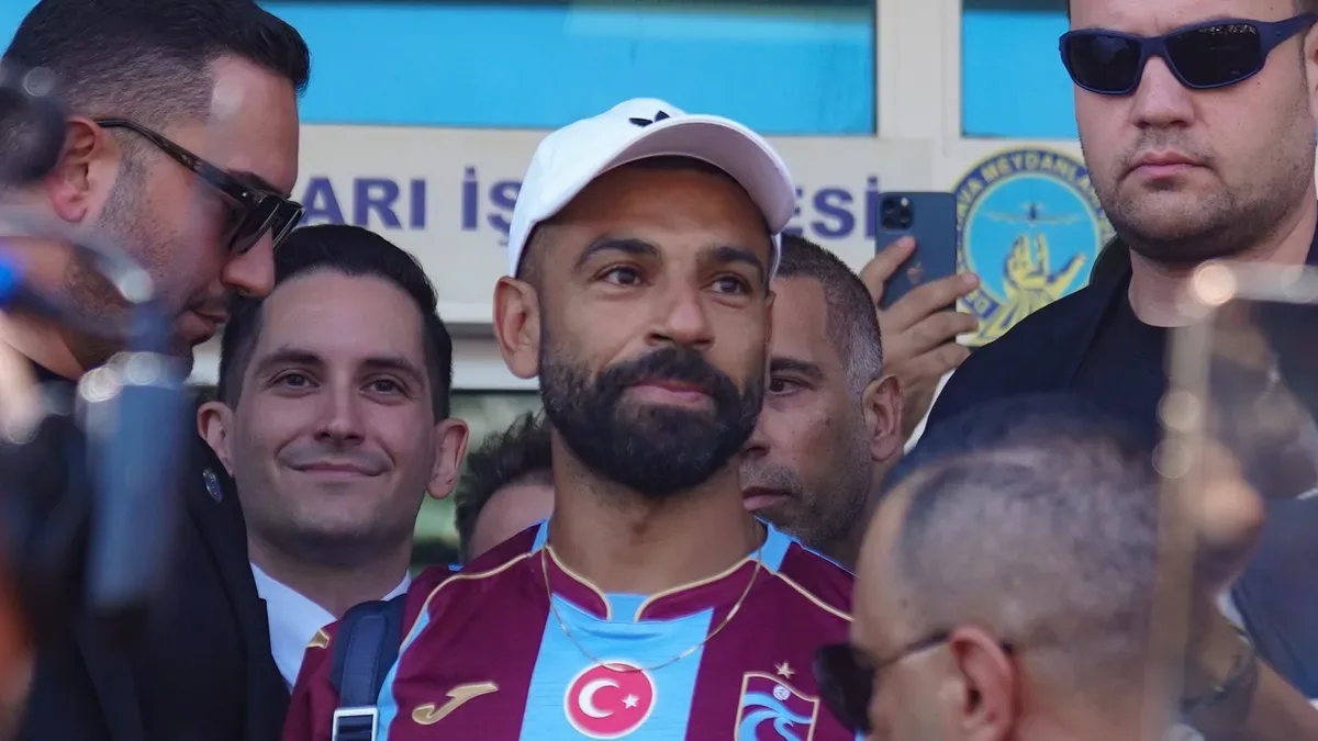 İstanbul'da Mohamed Salah coşkusu! İşte Trabzonspor'un yeni yıldızının ilk görüntüleri