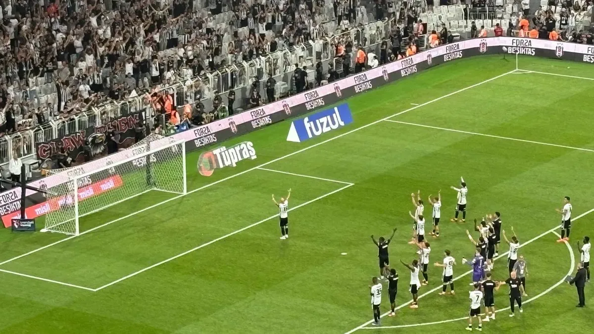 Beşiktaş taraftarından Vaclav Cerny’ye destek!