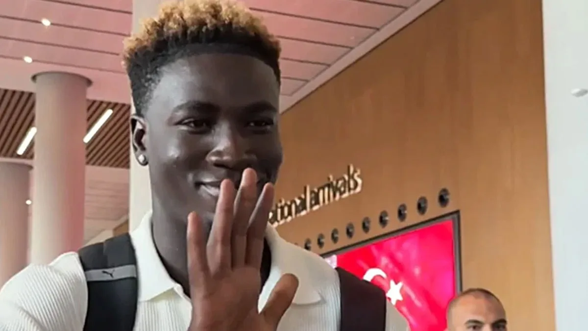 Fenerbahçe'nin yeni transferi Kojo Peprah Oppong, İstanbul'da