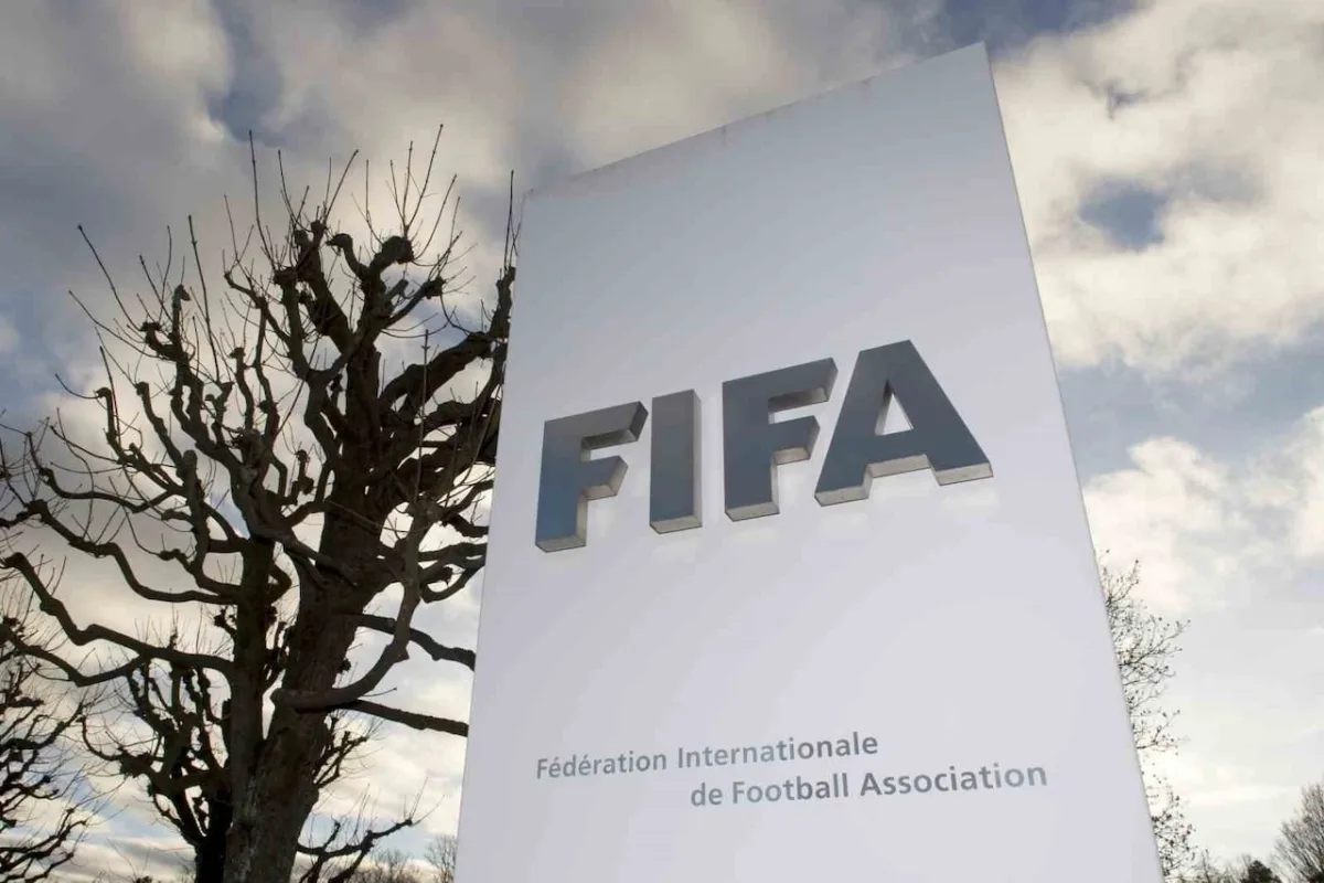 FIFA cezayı kesti! 4 kulübe transfer yasağı şoku
