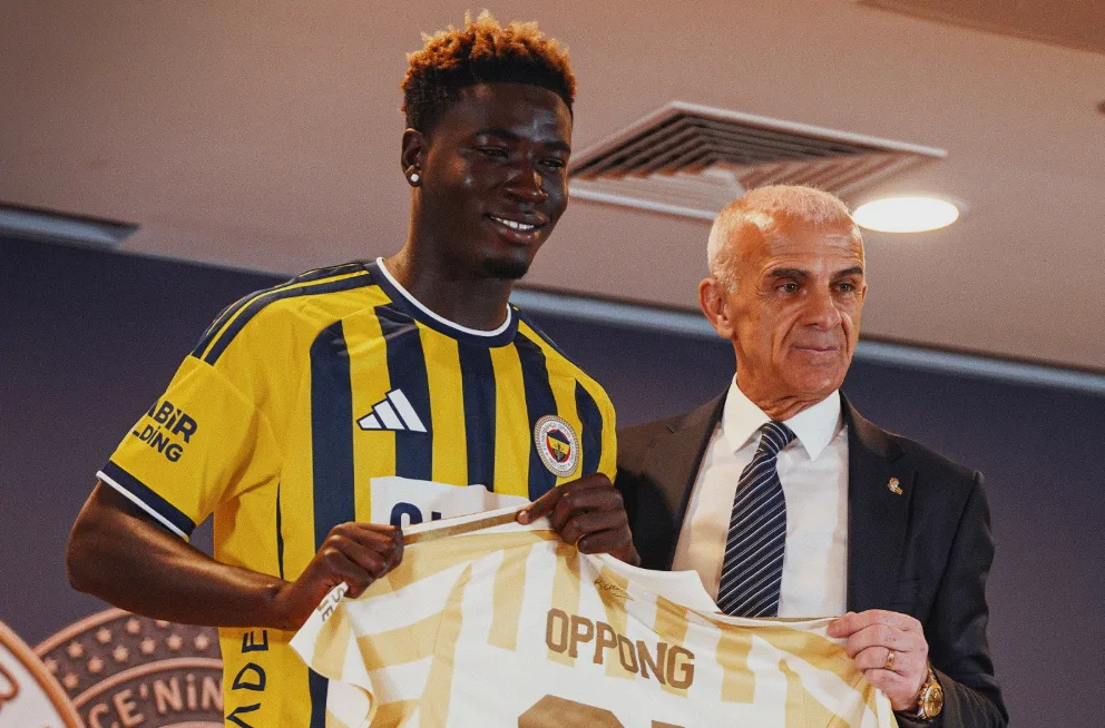 Fenerbahçe'den yeni transferine imza töreni