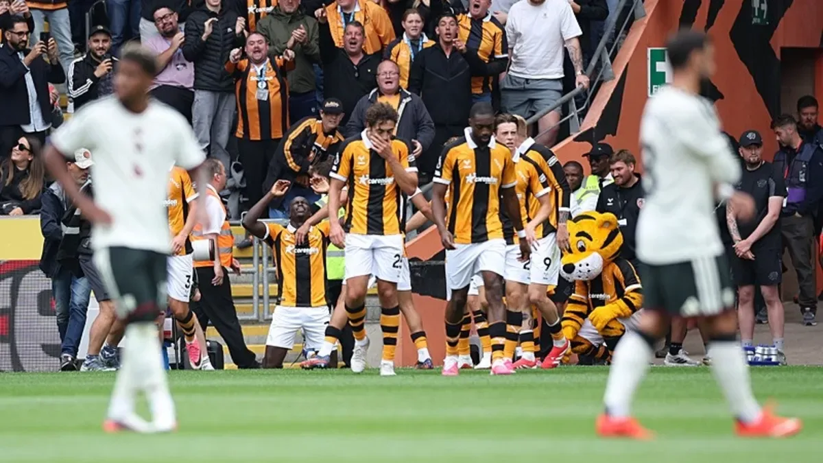 Manchester United'ı deviren Hull City sezona galibiyetle başladı