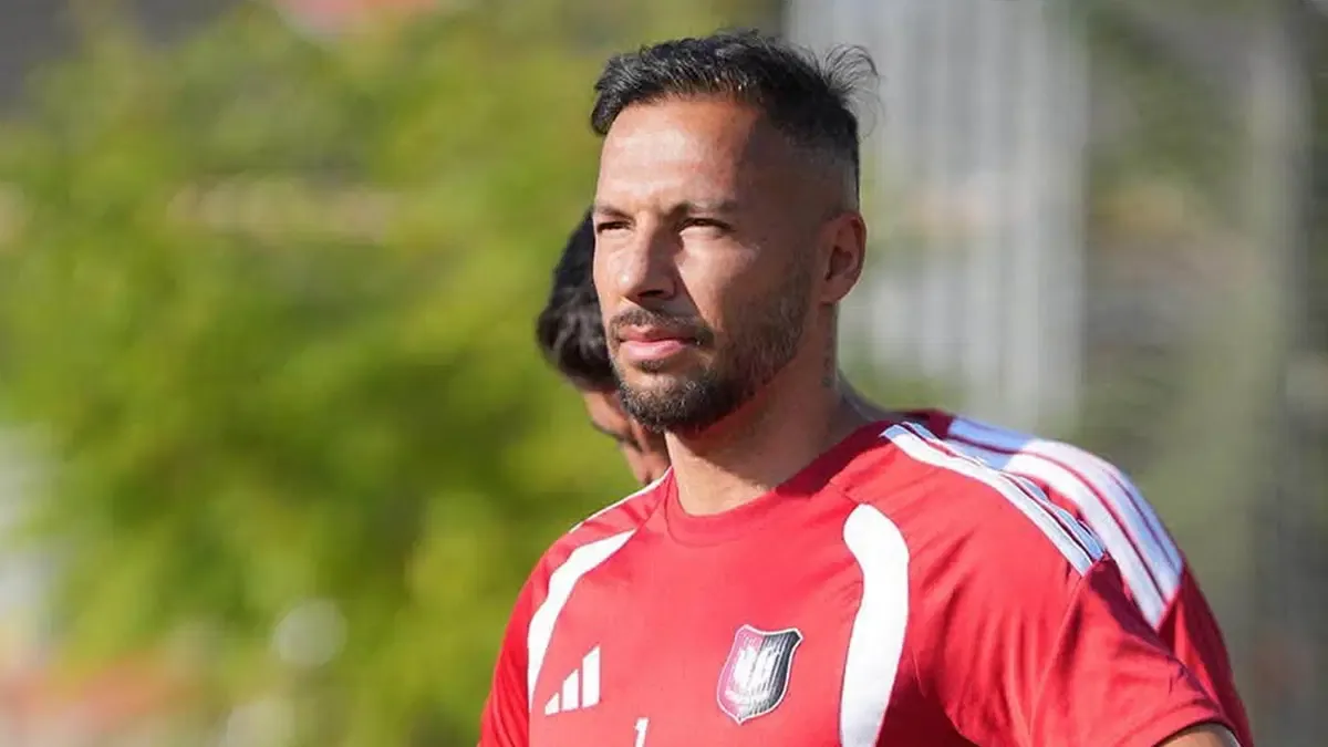 Yasin Öztekin'den gecikmeli imza
