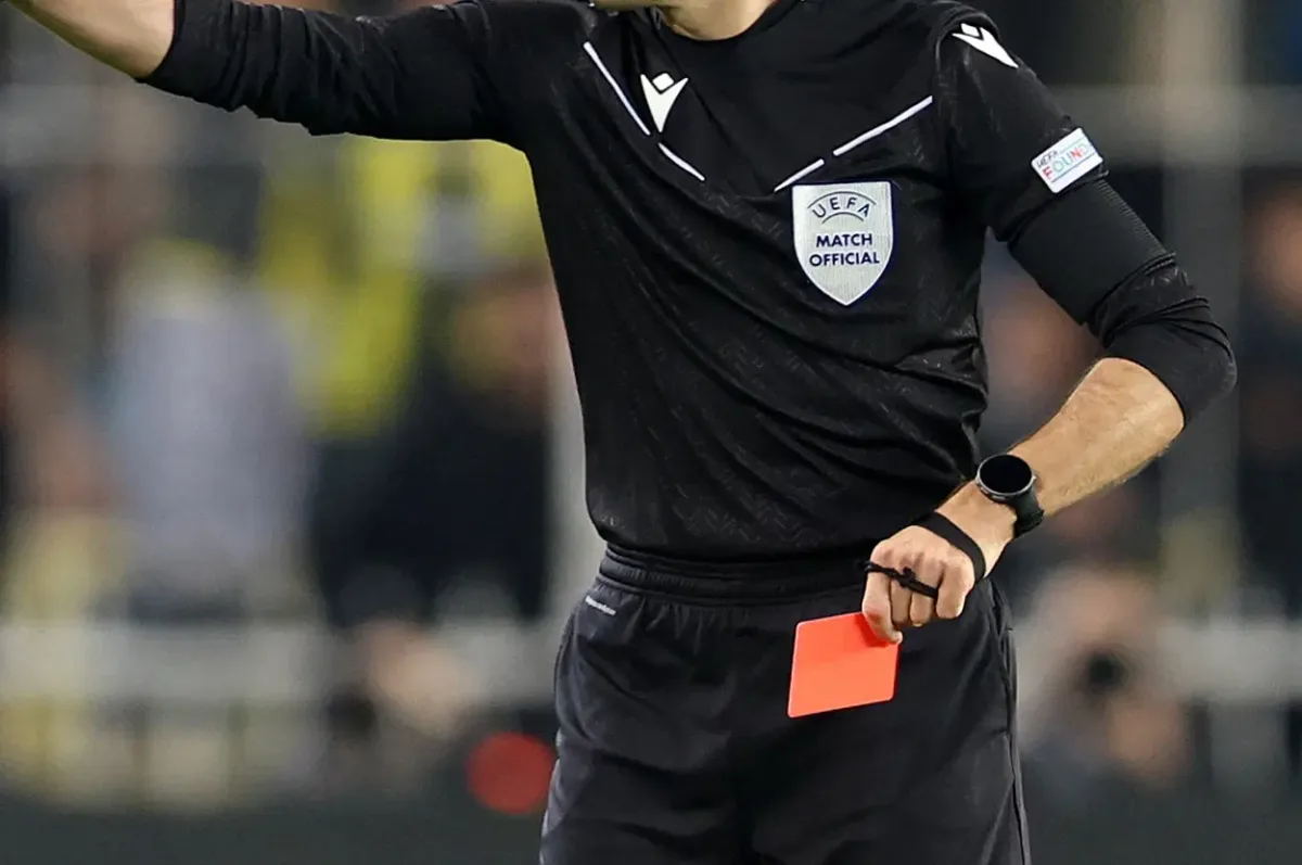 UEFA, hakemler için yeni kararını duyurdu