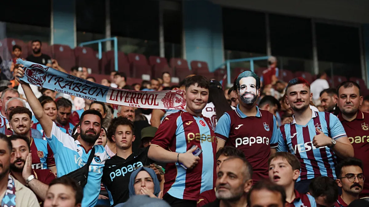 CANLI | Muhammed Salah taraftarla buluşuyor! Trabzonspor yeni transferine imza töreni düzenliyor