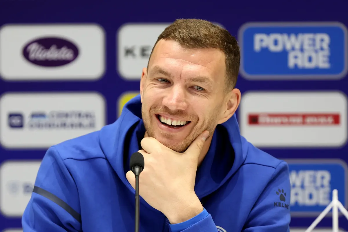 Edin Dzeko'nun yeni sezonda forma giyeceği takım belli oldu! Artık her şey tamam