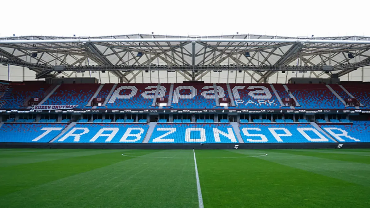 Papara Park, bordo-mavi ışıklandırıldı!