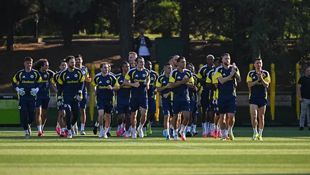 Fenerbahçe, Sturm Graz maçı öncesi son antrenmanını taraftara açık yaptı