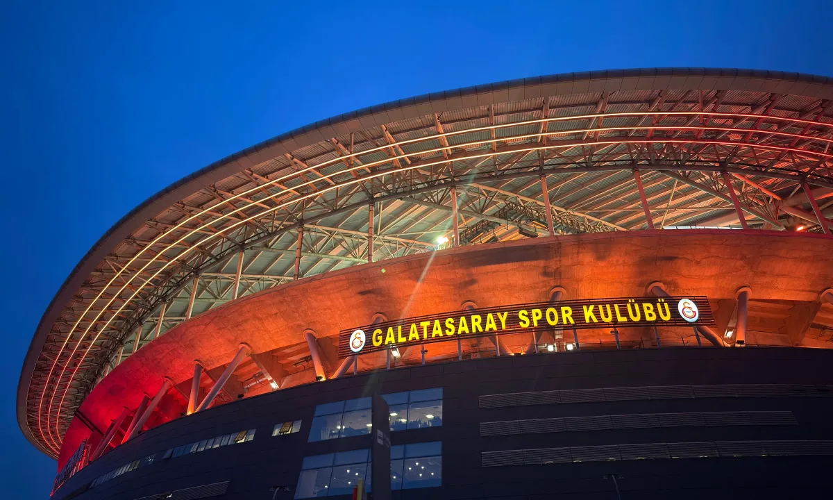 Galatasaray ezeli rakiplerine fark attı