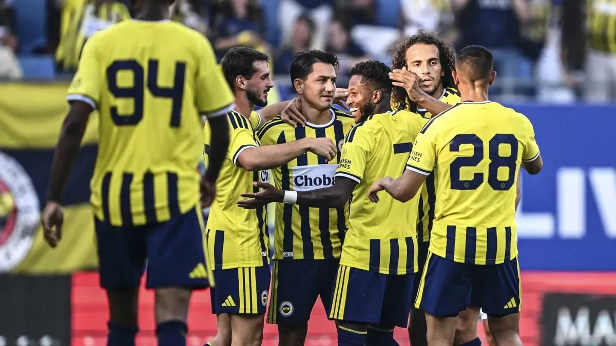 Fenerbahçe'de 2 ayrılık birden! İsmail Kartal onay verdi