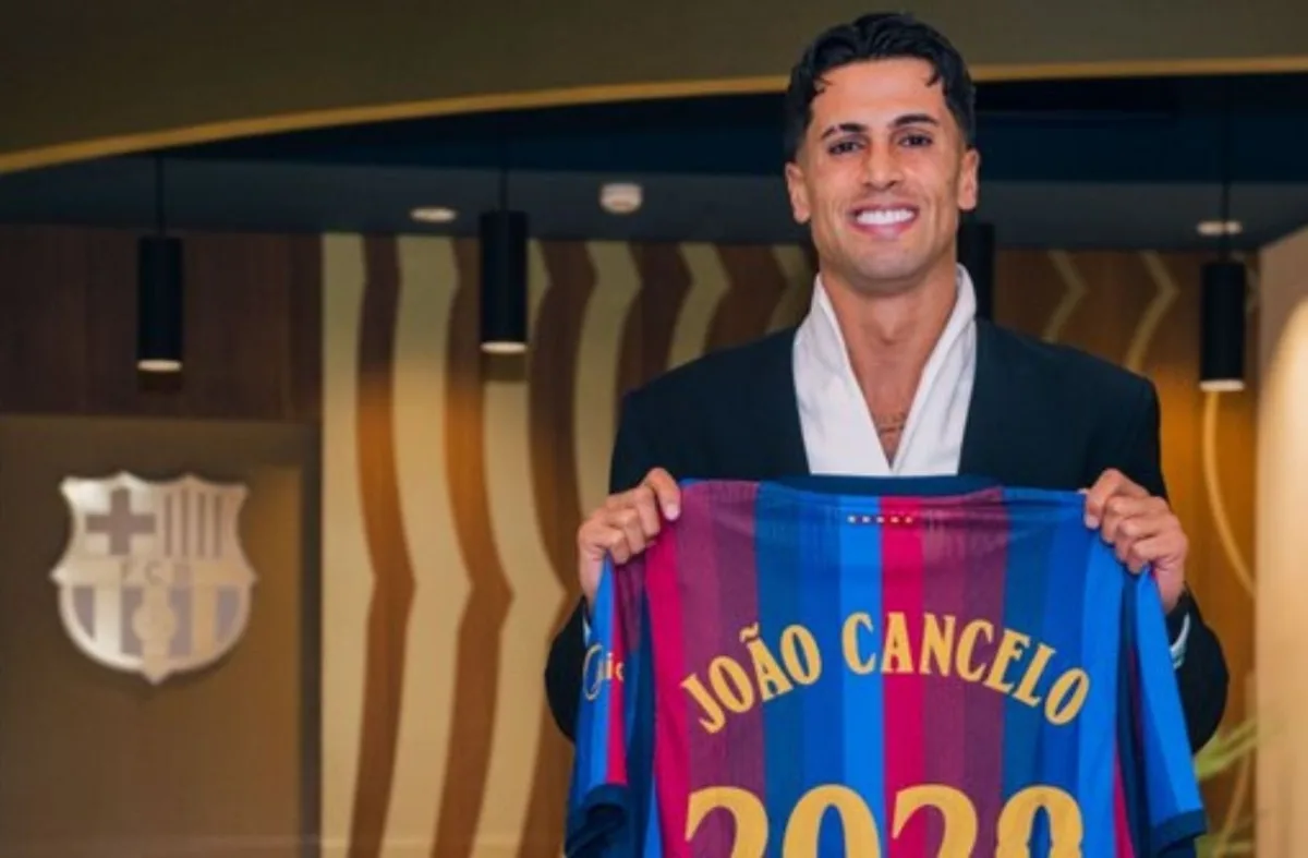 Joao Cancelo resmen Barcelona'da