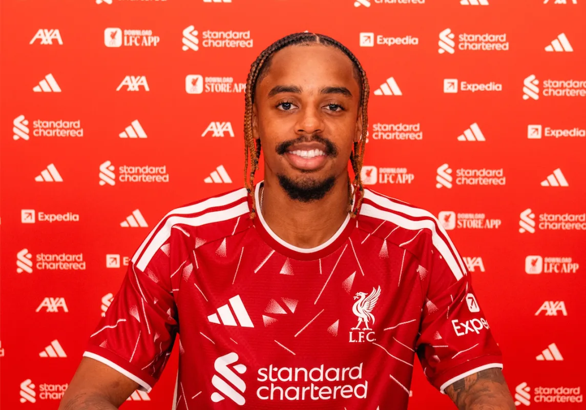 Liverpool yılın transferini rekor bedelle bitirdi