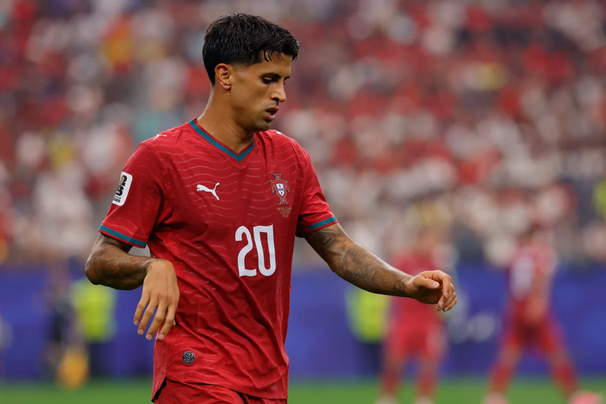 Barcelona Joao Cancelo'yu duyurdu