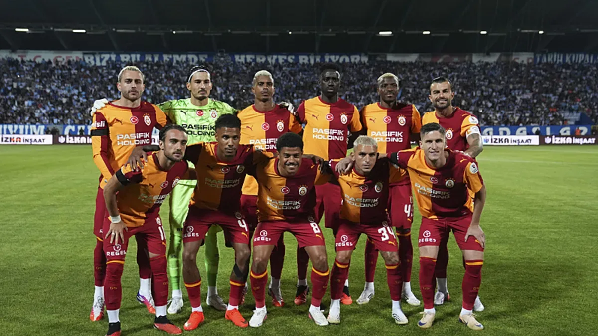 Galatasaray'da yıldız isme gelen transfer teklifleri değerlendirilecek!