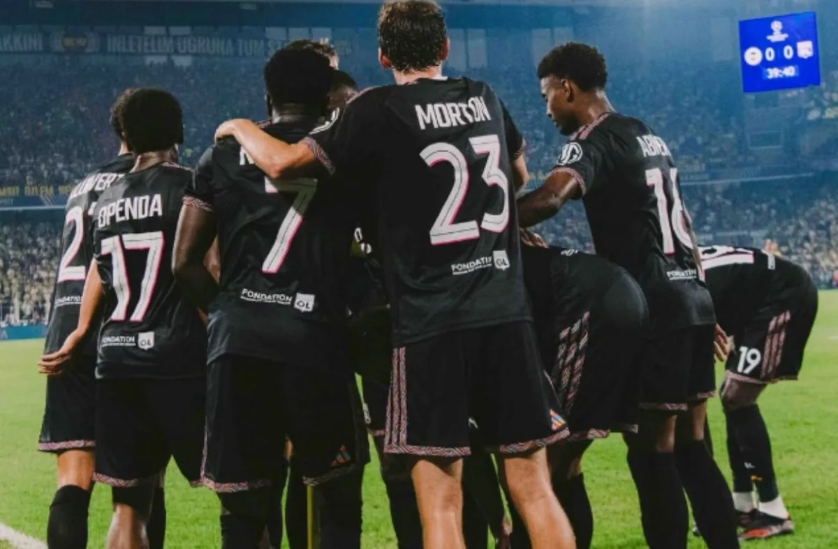 Lyon bütün takımı değiştiriyor: Hedef Fenerbahçe!