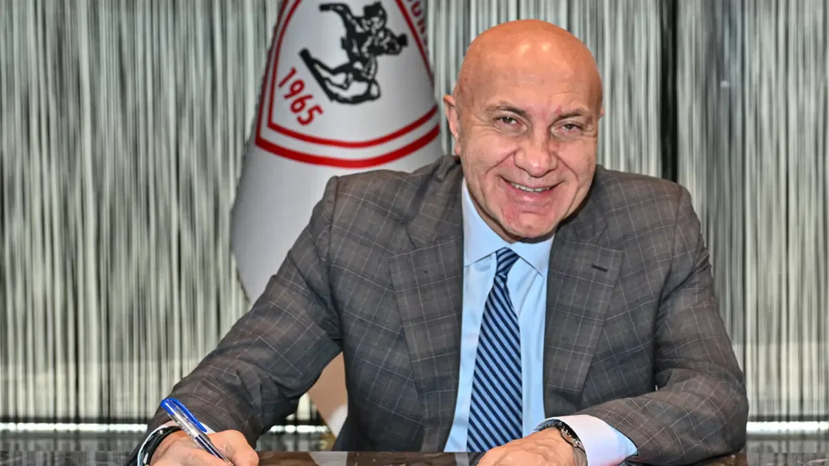 "Bomba" diyerek bir transferi daha duyurdu