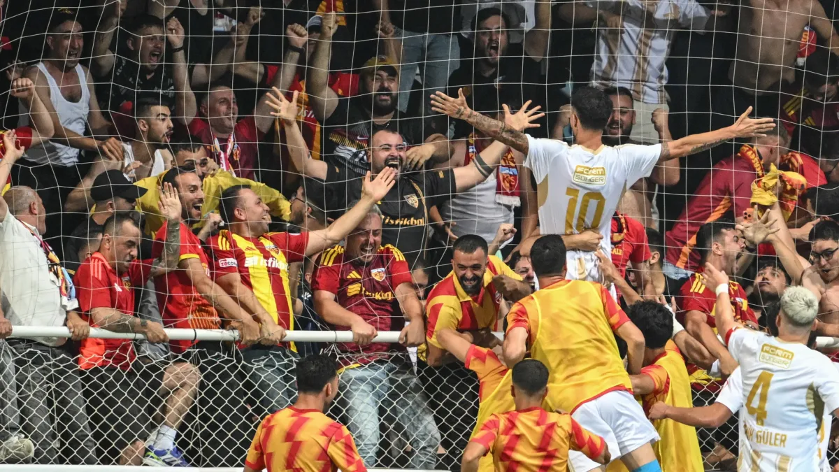 Kayserispor 3'te 3 yaptı, haftayı lider tamamladı