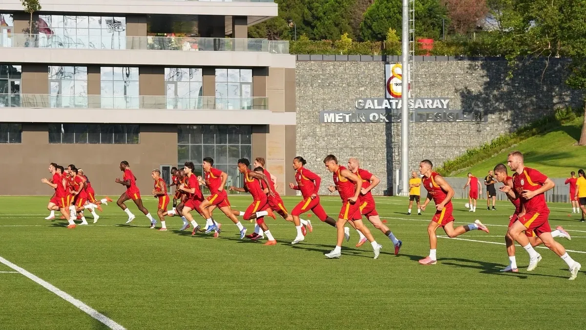 Galatasaray'dan savunmaya genç hamle! 19 Yaşındaki stoper gündeme alındı