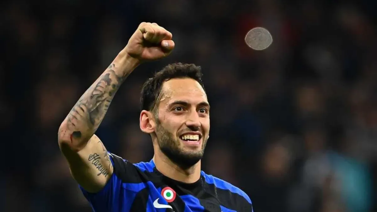 Fenerbahçe'de Hakan Çalhanoğlu zirvesi! Başkan Aziz Yıldırım milli futbolcuyla görüştü ve...