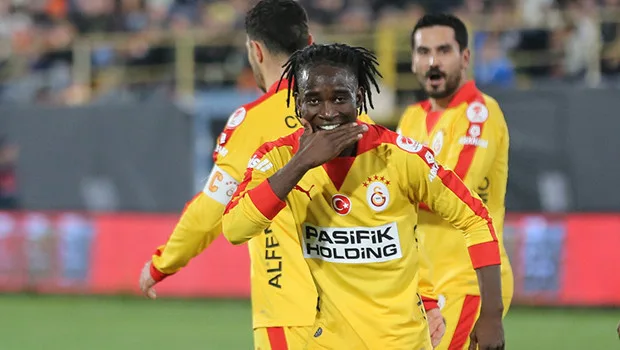 Galatasaray'dan Renato Nhaga Kararı!
