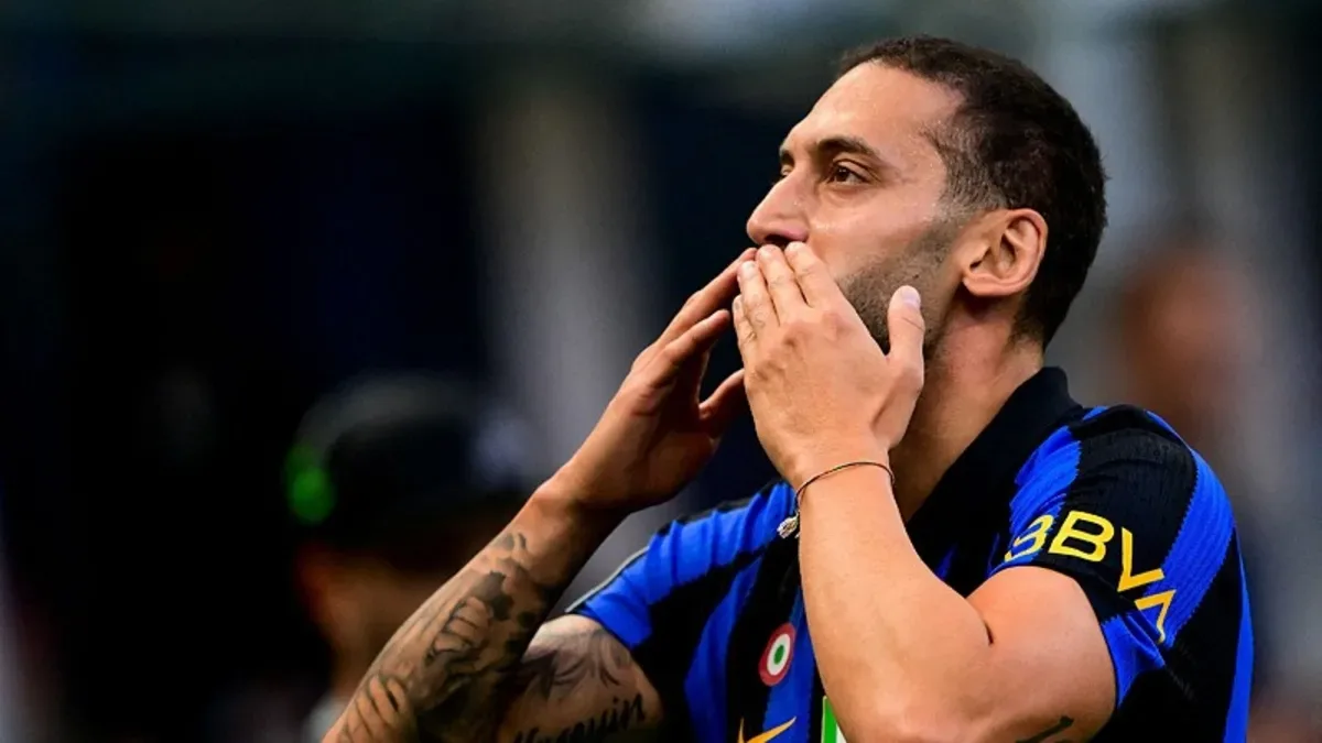 Hakan Çalhanoğlu'dan muhteşem gol! Serie A'da sezonun ilk golü böyle geldi