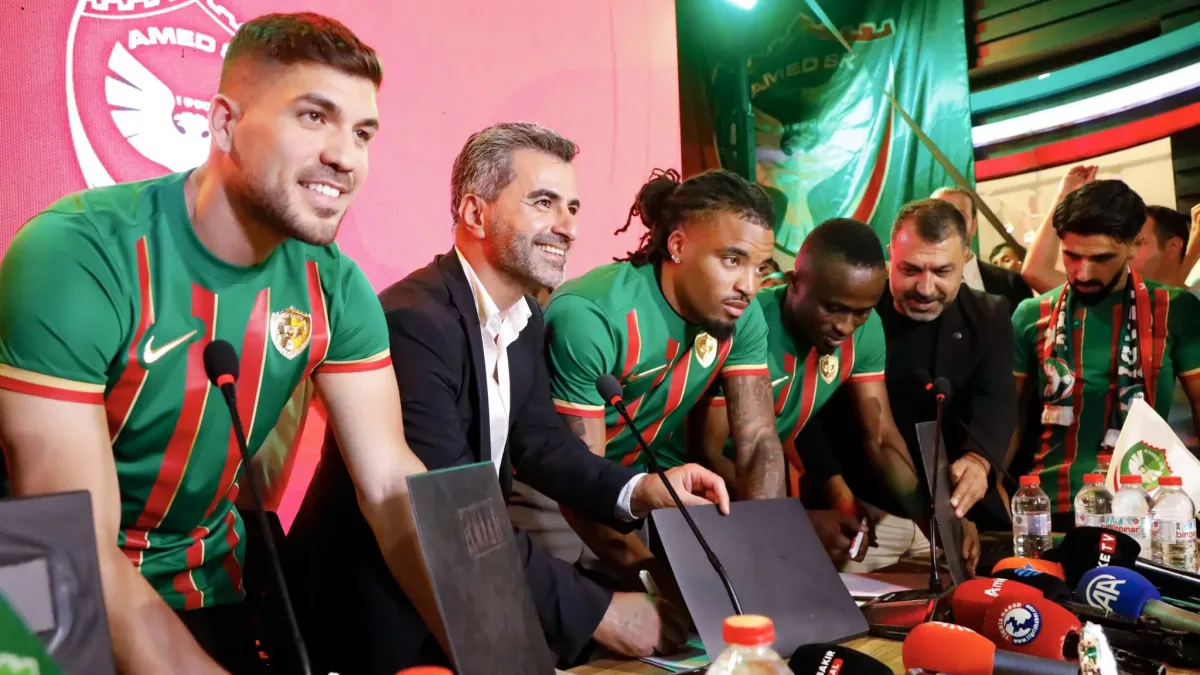 Amedspor, 5 transferi için imza töreni düzenledi