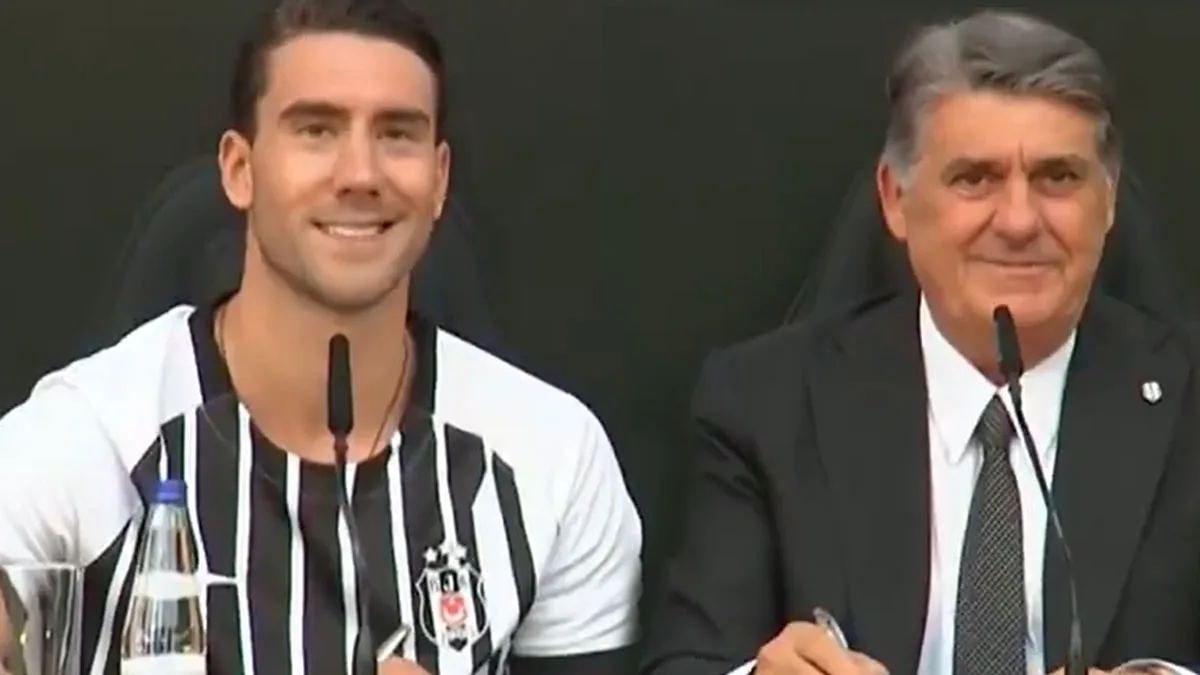 Dusan Vlahovic imza töreninde taraftarı coşturdu