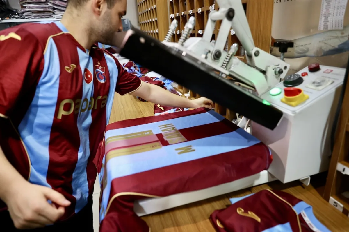 Trabzon'da Salah coşkusu! Mağazalara akın ettiler